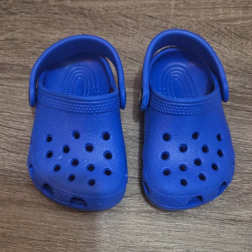 CROCS Kids Vibrant Blue Water Shoes